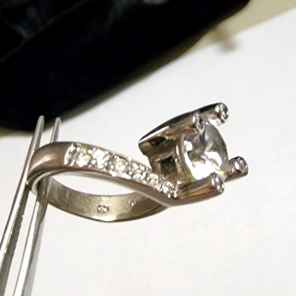 925 Sterling Silver Diamond Ring - Picture 11 of 13